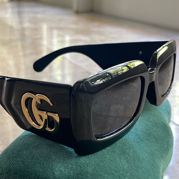 Gucci Oversized Rectangular Acetate Sunglasses GG0811S 001 Black - Picture 8 of 10